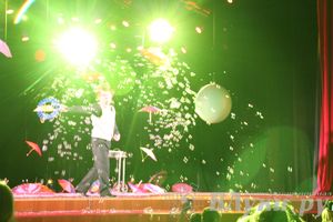 Шоу магических зонтиков и мыльных пузырей увидели юные великолучане