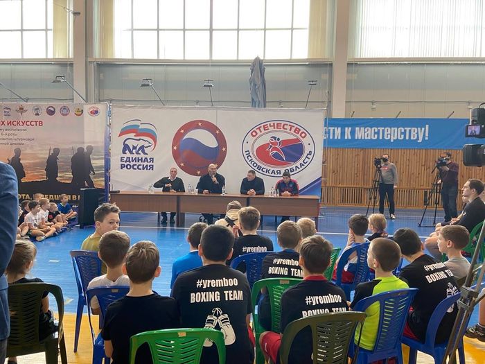 Николай Валуев посетил тренировку великолукских спортсменов (ФОТО)