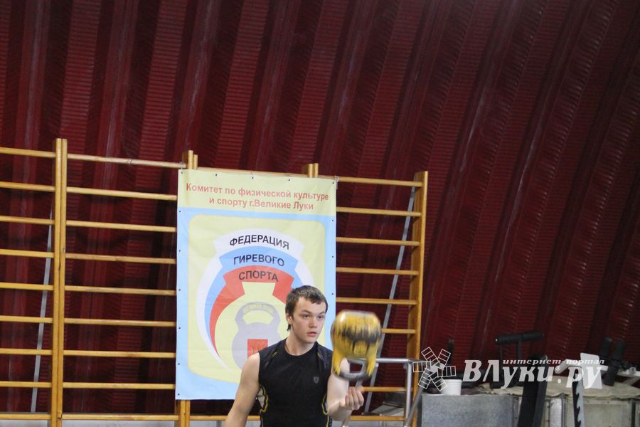 В Великих Луках состоялся Чемпионат по гиревому спорту (фото)