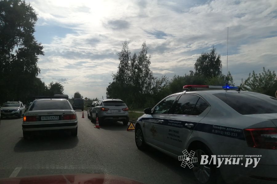 Из-за ДТП на улице Дружбы частично затруднено движение (ФОТО)