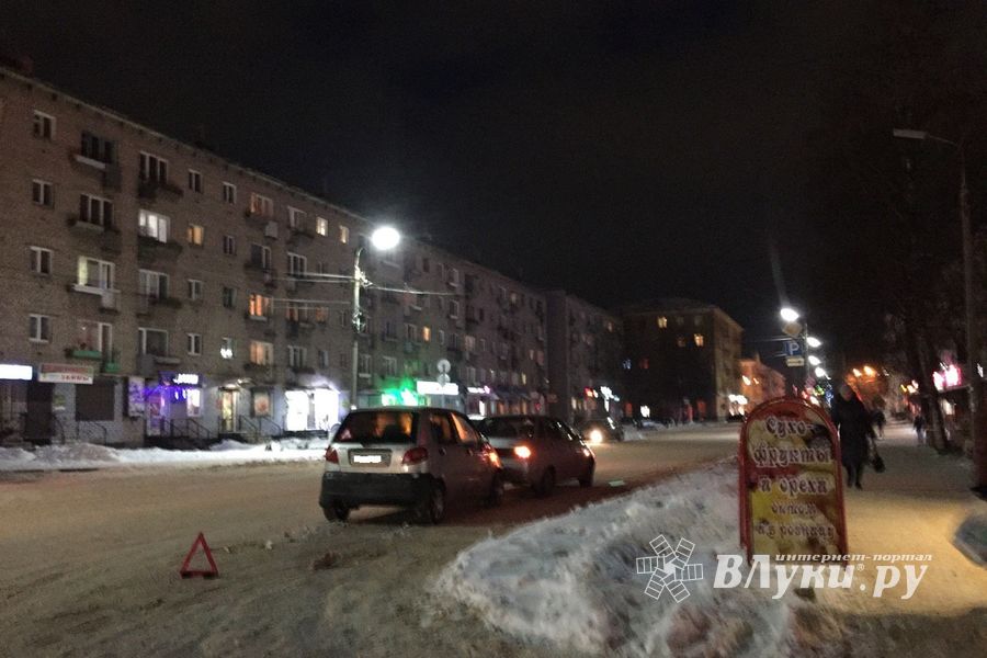 ФОТОФАКТ: у Смоленского рынка Матиз «догнал» Ладу