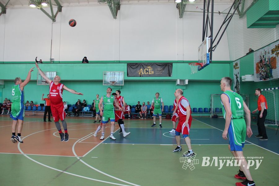 Великолучане одержали победу на межрегиональном турнире ветеранов баскетбола (ФОТО)