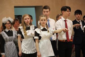 В Великих Луках прошли «Последние звонки» (ФОТО)