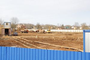 На стройплощадке нового физкультурного комплекса завершена разработка котлована под здание ледового катка