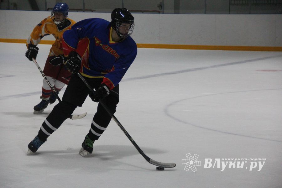 Великолукские хоккейные клубы провели матч в рамках чемпионата города (ФОТО)