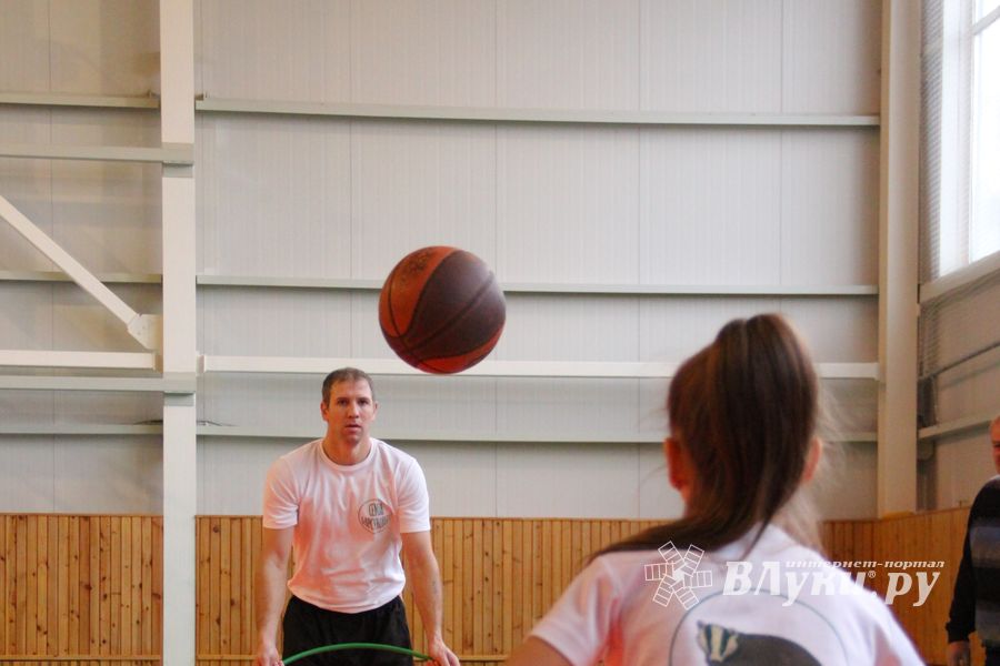 Великолучане одержали победу в зональном этапе «Папа, мама, я – спортивная семья» (ФОТО)