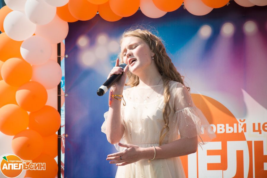 В Великих Луках состоялся детский вокальный конкурс «Оранжевая песенка – 2018» (ФОТО, ВИДЕО)