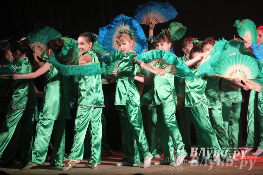  В ДК им. Ленина состоялся отчетный концерт студии восточного танца «Восточные сладости» (фото)