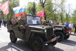 Парад Победы в Великих Луках (фото)