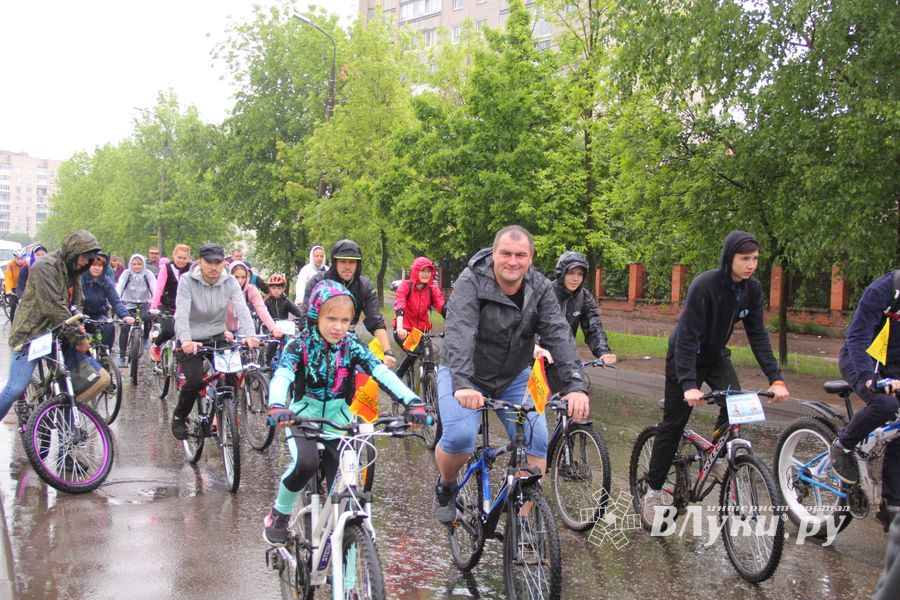 Зигзаг здоровья выполнили великолукские велосипедисты (ФОТО)