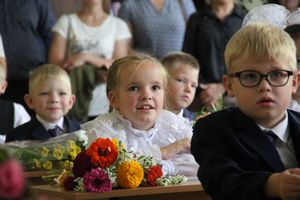 1 сентября в школах Великих Лук прошли Торжественные линейки (ФОТО)