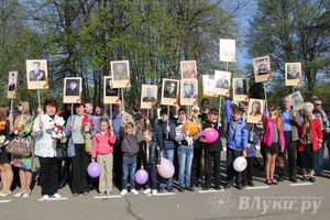 Парад Победы в Великих Луках (фото)