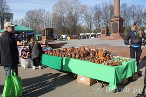 Универсальная торговая ярмарка «Весна-2015» прошла в Великих Луках (фото)