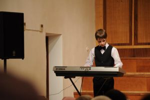 Артисты центра эстетического воспитания праздничным концертом поздравили людей мудрого возраста с праздником (фото)