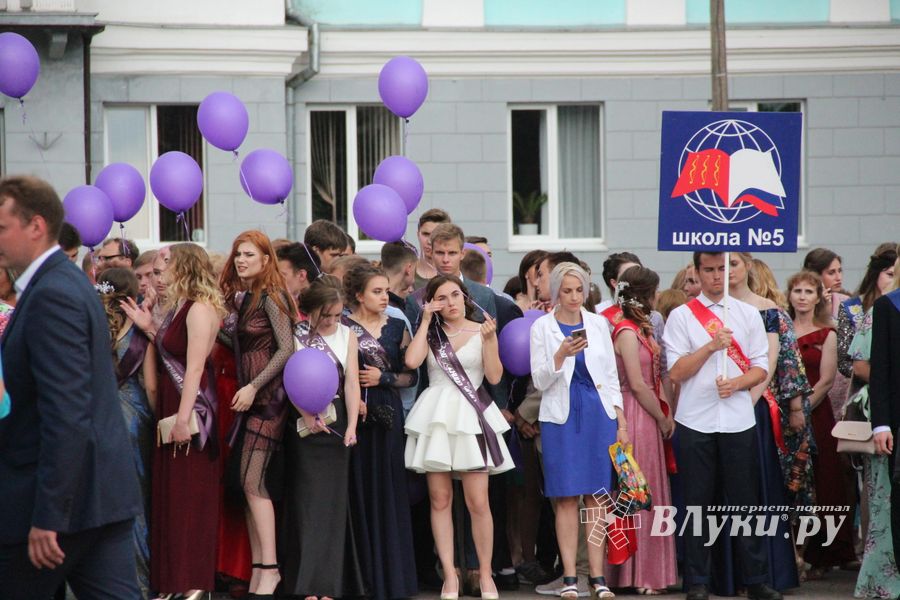 Великолукской «Бригантине» пришлось поплавать под дождём (ФОТО)