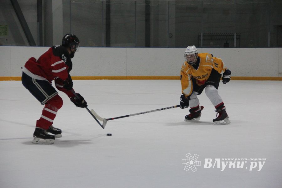 Хоккейные матчи чемпионатов города Великие Луки и Псковской области по хоккею прошли в СОК «Айсберг» (ФОТО)