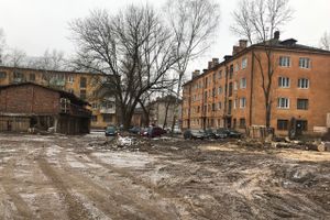 В Великих Луках приводят в порядок территорию Хирургического корпуса больницы (ФОТО)