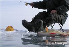 В Великолукском районе состоялся выезд общества слепых на зимнюю рыбалку (фото)