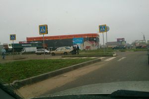 Ну не умеют в Великих Луках ездить по кольцу