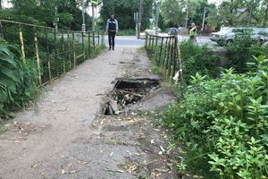 Великие Луки: Где-то строят, а где-то — рушится (ФОТО)