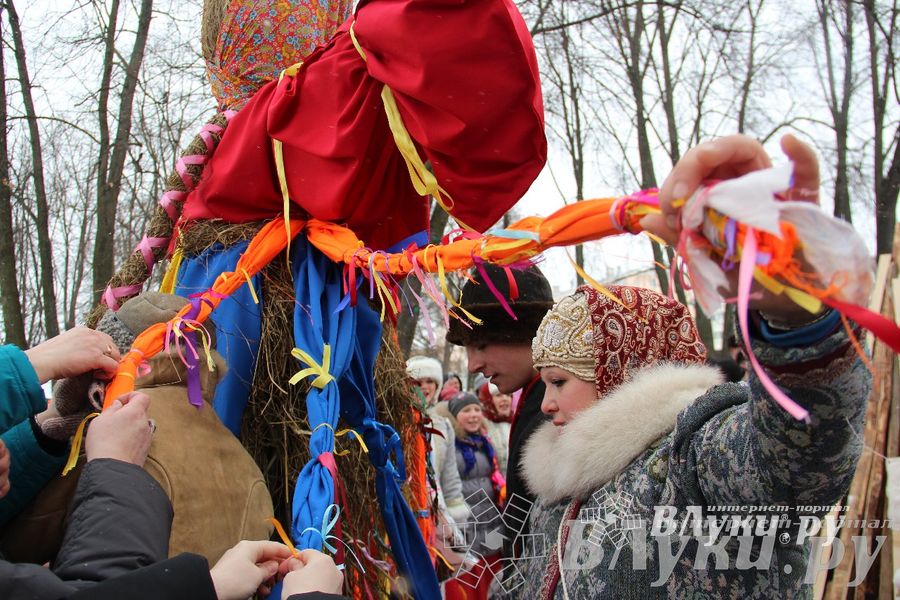 В Великих Луках встретили Масленицу