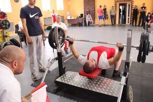 В Великих Луках прошел открытый городской турнир по пауэрлифтингу (фото)