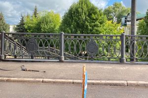 На центральном мосту затруднено движение (ФОТО)