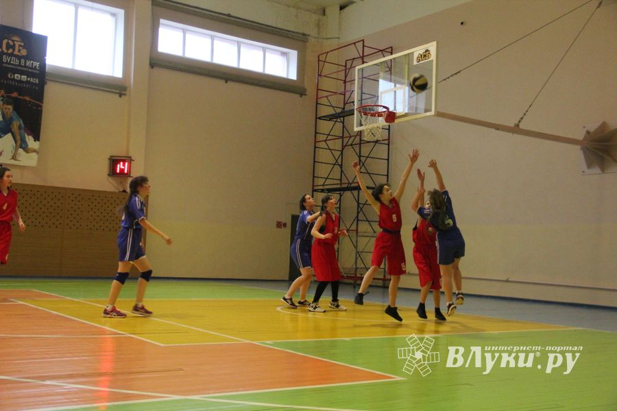 В Великих Луках финальные соревнования по баскетболу 11-й областной Спартакиады учащихся (ФОТО) (0+)