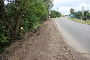 На Новосокольнической расширили и очистили обочину (ФОТО)