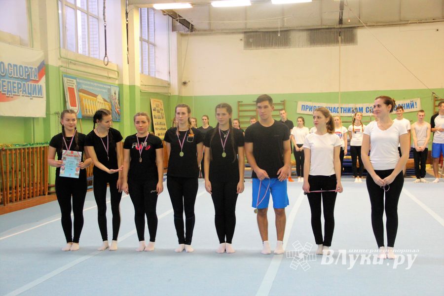 В Великих Луках прошло Первенство города по командной гимнастике (ФОТО)