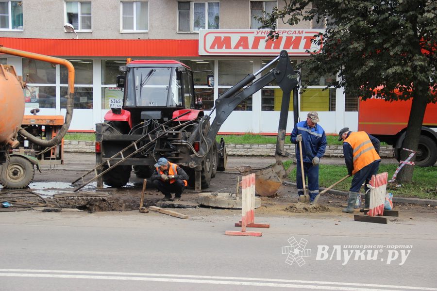 На проспекте Гагарина ремонтируют ливневую канализацию (ФОТО)