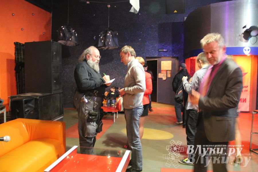 Великолучане посетили лекцию Анатолия Вассермана (фото)