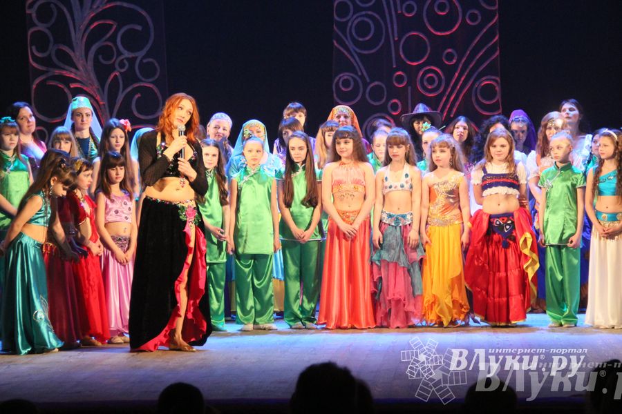  В ДК им. Ленина состоялся отчетный концерт студии восточного танца «Восточные сладости» (фото)