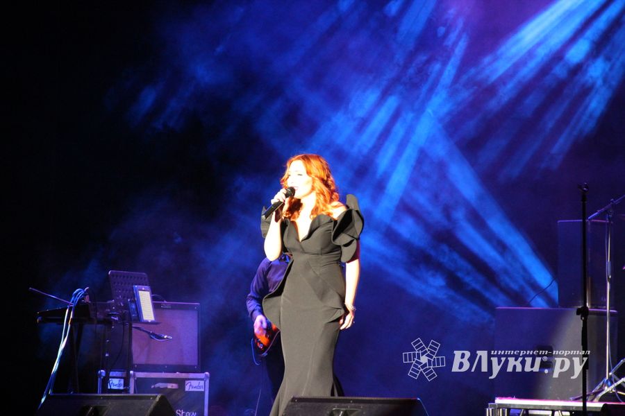 В Великих Луках прошел концерт Анастасии Спиридоновой (ФОТО)