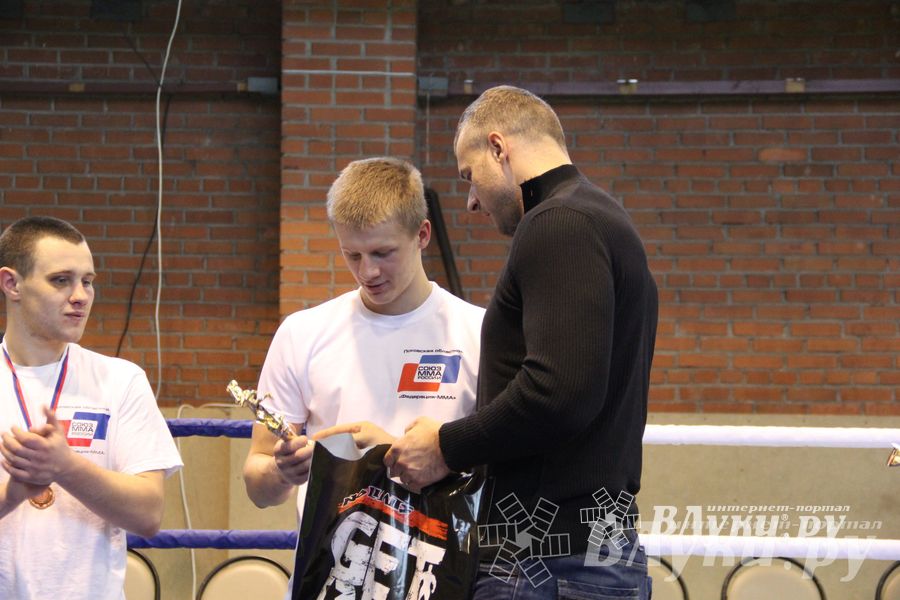 В Великих Луках прошел межрегиональный Открытый Кубок по смешанному боевому единоборству (фото)