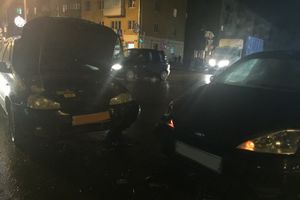 В Великих Луках столкнулись две легковушки (фото)