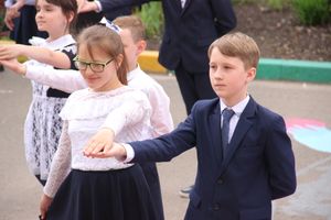 Ученики школы №13 попрощались с начальной школой (ФОТО, ВИДЕО)