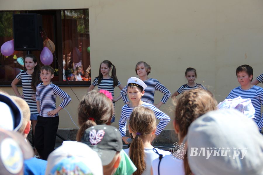 В Великих Луках отмечают День защиты детей 