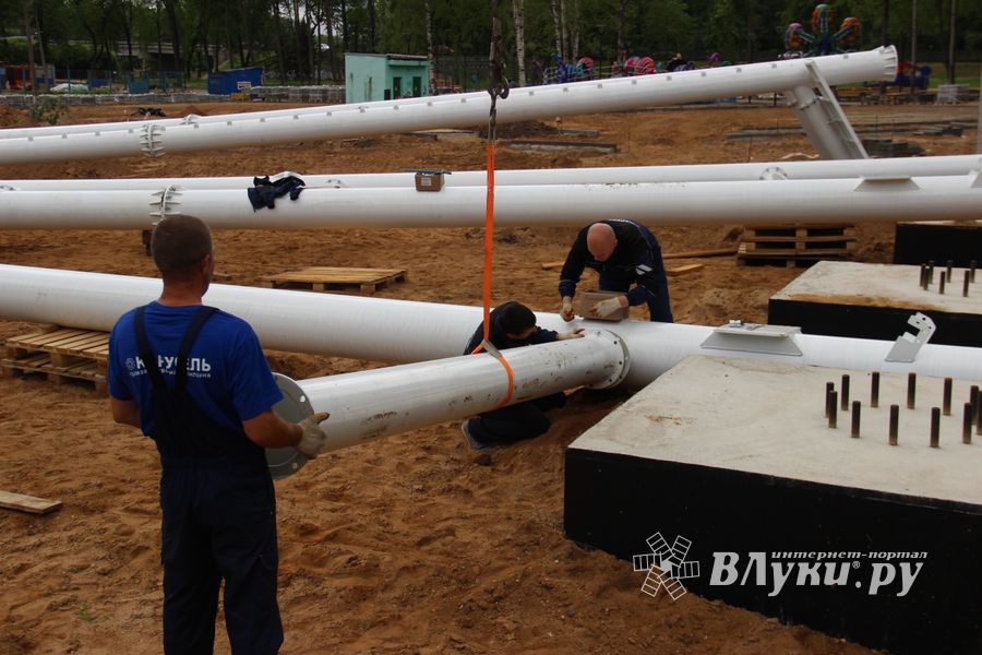 Колесу обозрения делают ноги (ФОТО)