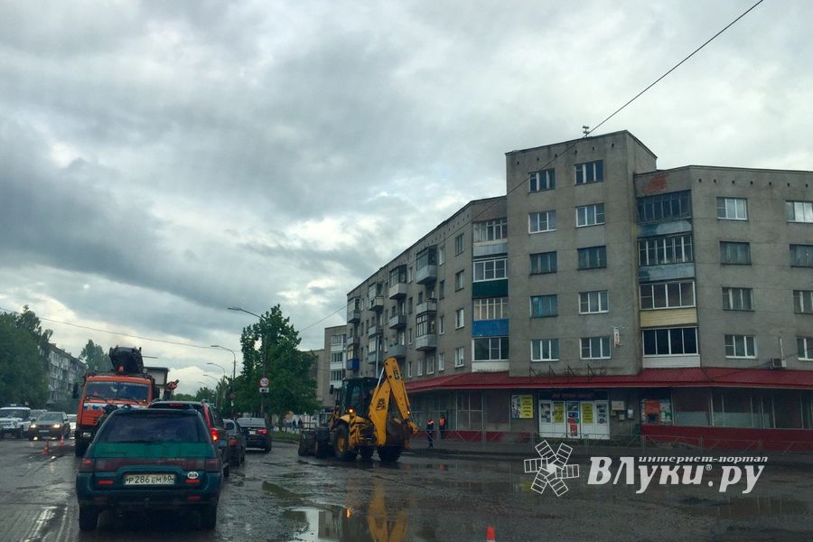 В Великих Луках отремонтируют самый проблемный дорожный  перекресток (ФОТО)