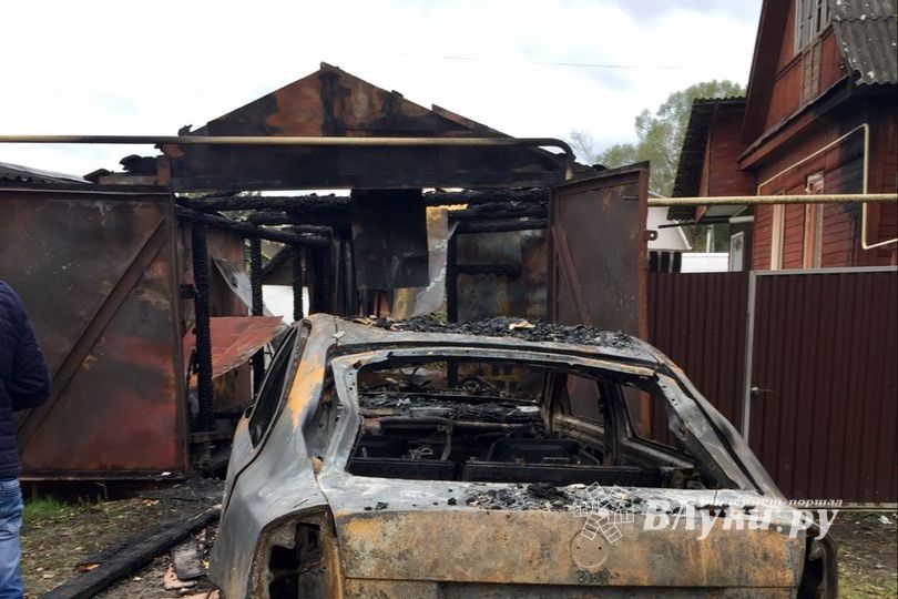 В Великих Луках горел гараж (ФОТО)