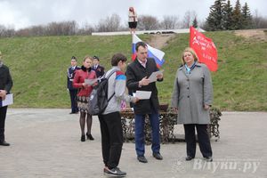 ​Церемония закладки земли Города воинской славы в памятные гильзы состоялась в Великих Луках (фото)