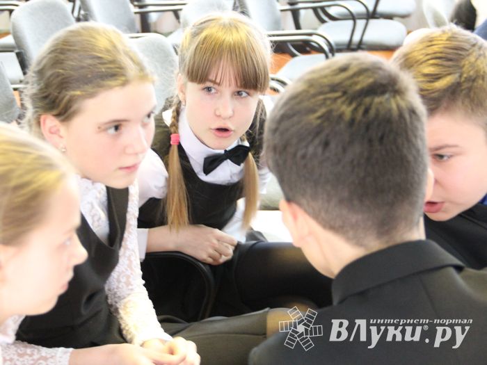 Школьники  отвечали на вопросы о великолукских спортсменах