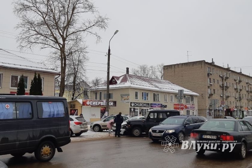 ДТП возле Смоленского рынка (ФОТО)