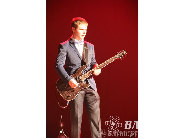 В Великих Луках прошел фестиваль живой музыки «Ставим на аватарках небо» (фото)