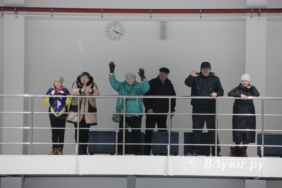 Две победы у великолукских хоккейных команд (ФОТО)