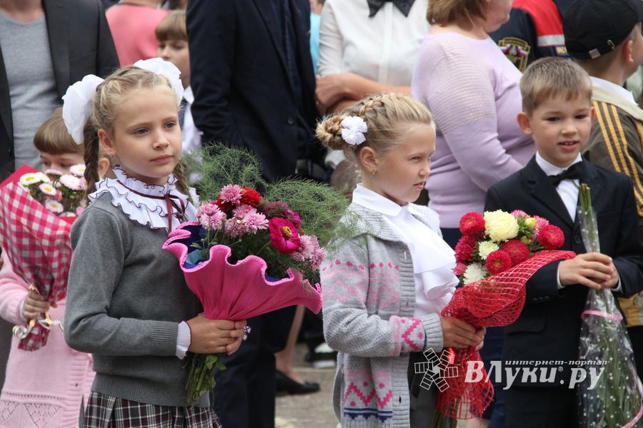 Школа №12 встретила День знаний (фото)