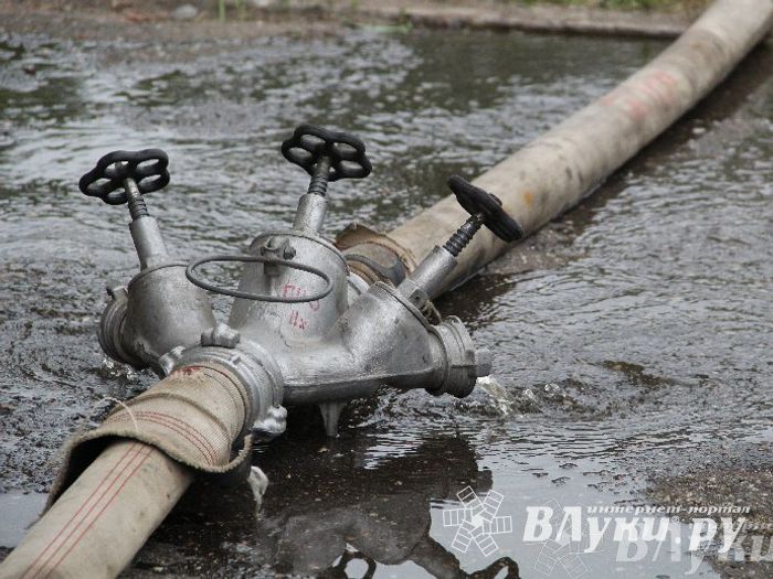 В Великих Луках прошли областные соревнования среди пожарных по спасению пострадавших
