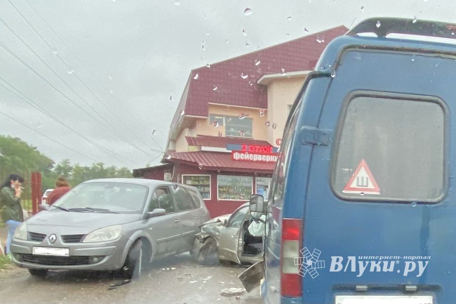 ДТП на выезде из Великих Лук с пострадавшими (ФОТО)