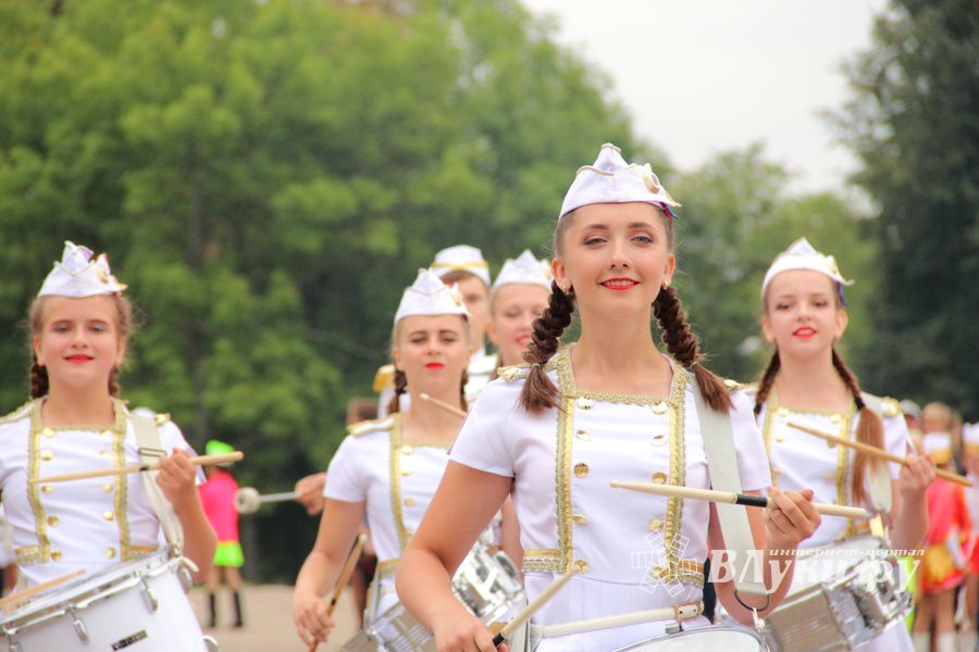 В Великих Луках проходит ​Международный фестиваль-конкурс среди мажореток и барабанщиц (ФОТО)